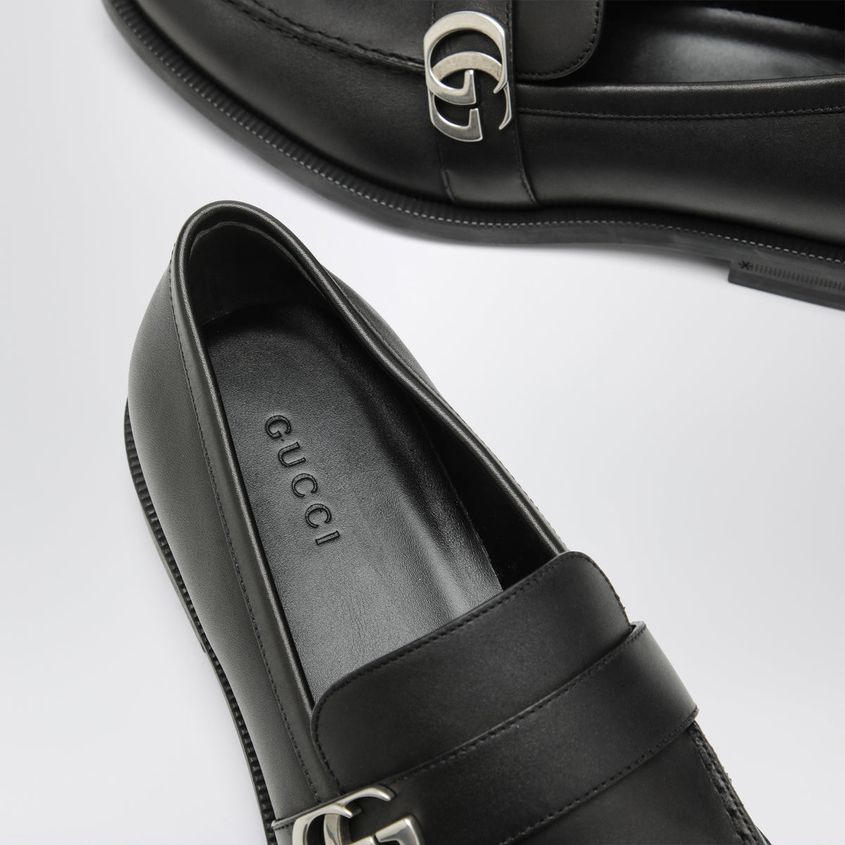 Mocassins noirs en cuir brossé avec Double G