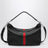 Schwarze Tasche aus genarbtem Leder mit Web-Detail
