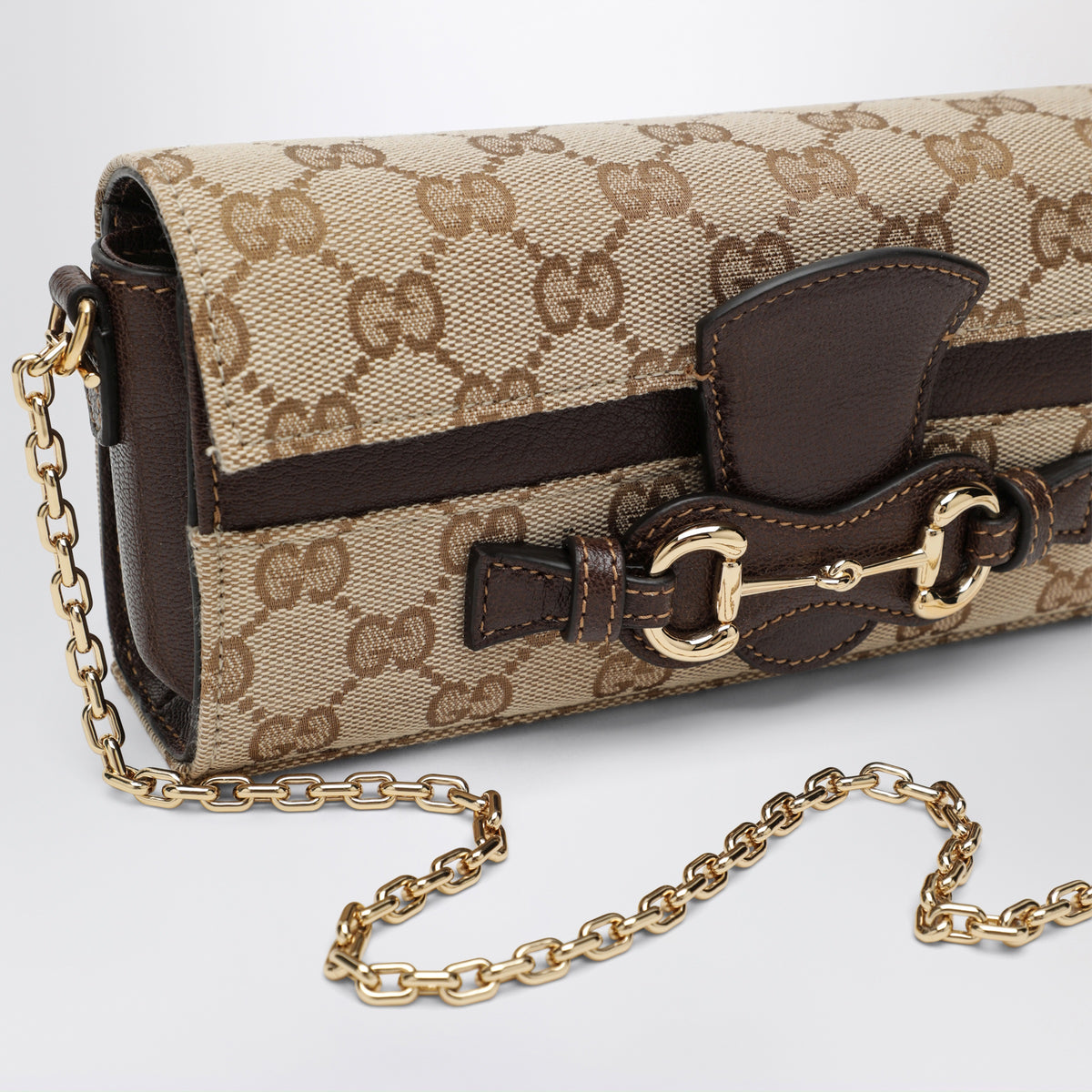Sand/dunkelbraunes Wallet on Chain aus GG-Gewebe mit Horsebit