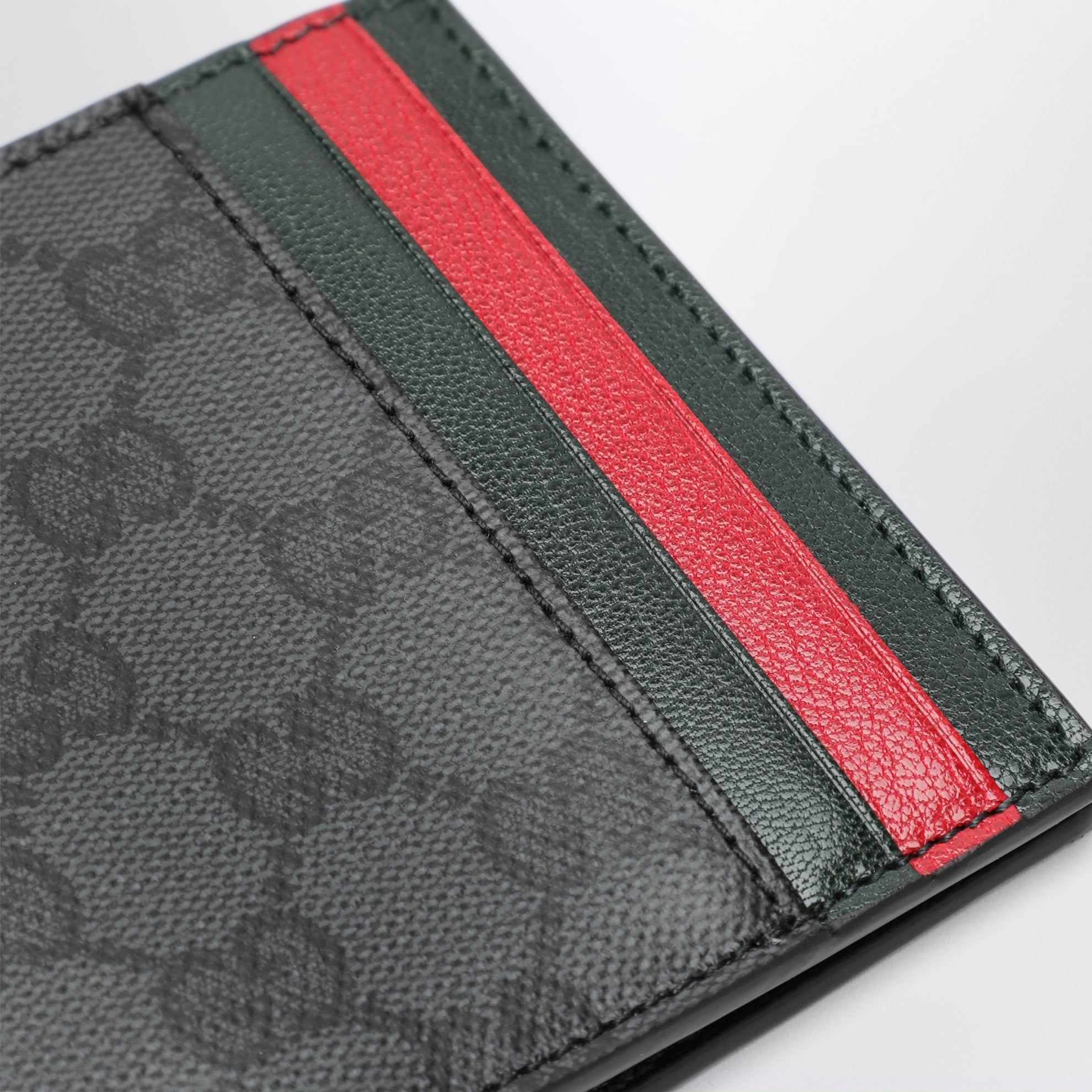 Portefeuille noir à deux volets en tissu GG enduit