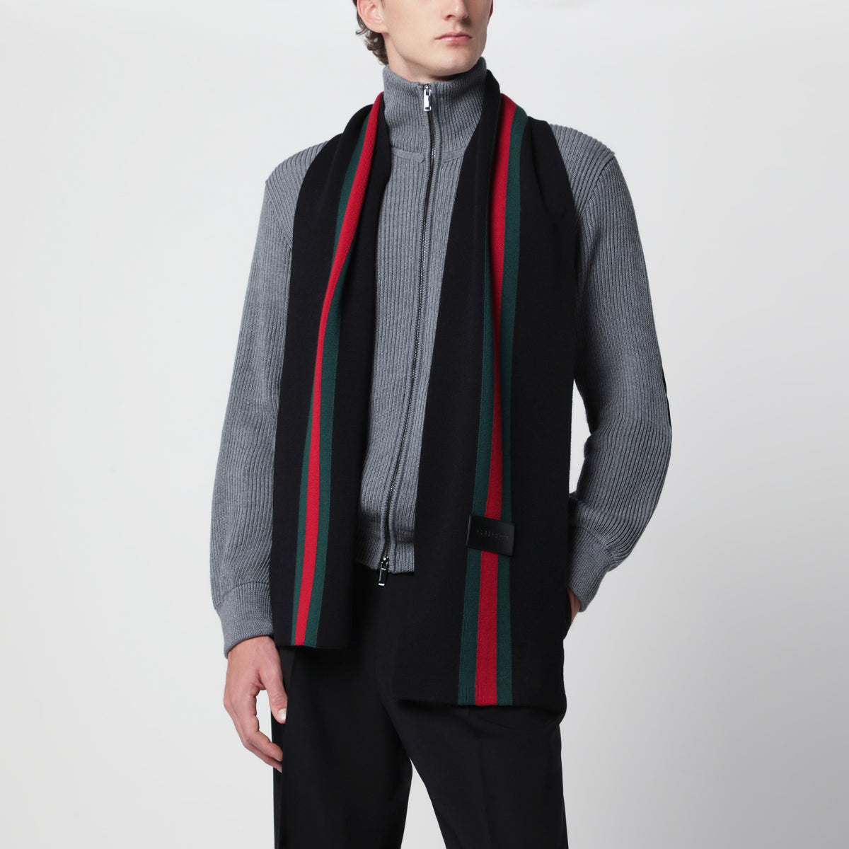 Écharpe rayée noire et verte en laine jacquard
