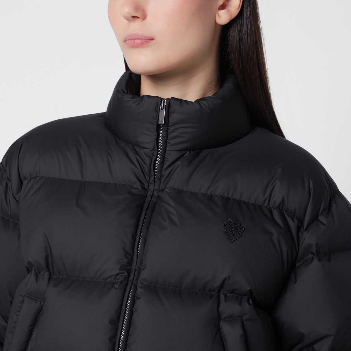 Piumino imbottito cropped con zip nero