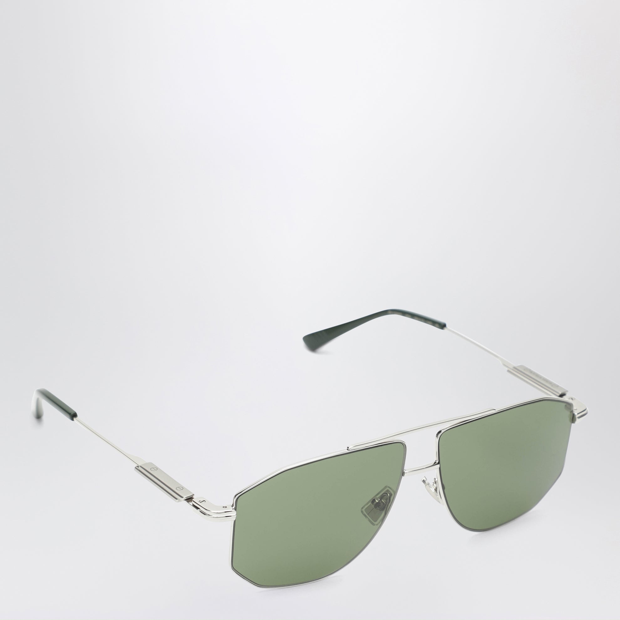 Lunettes de soleil argentées en métal