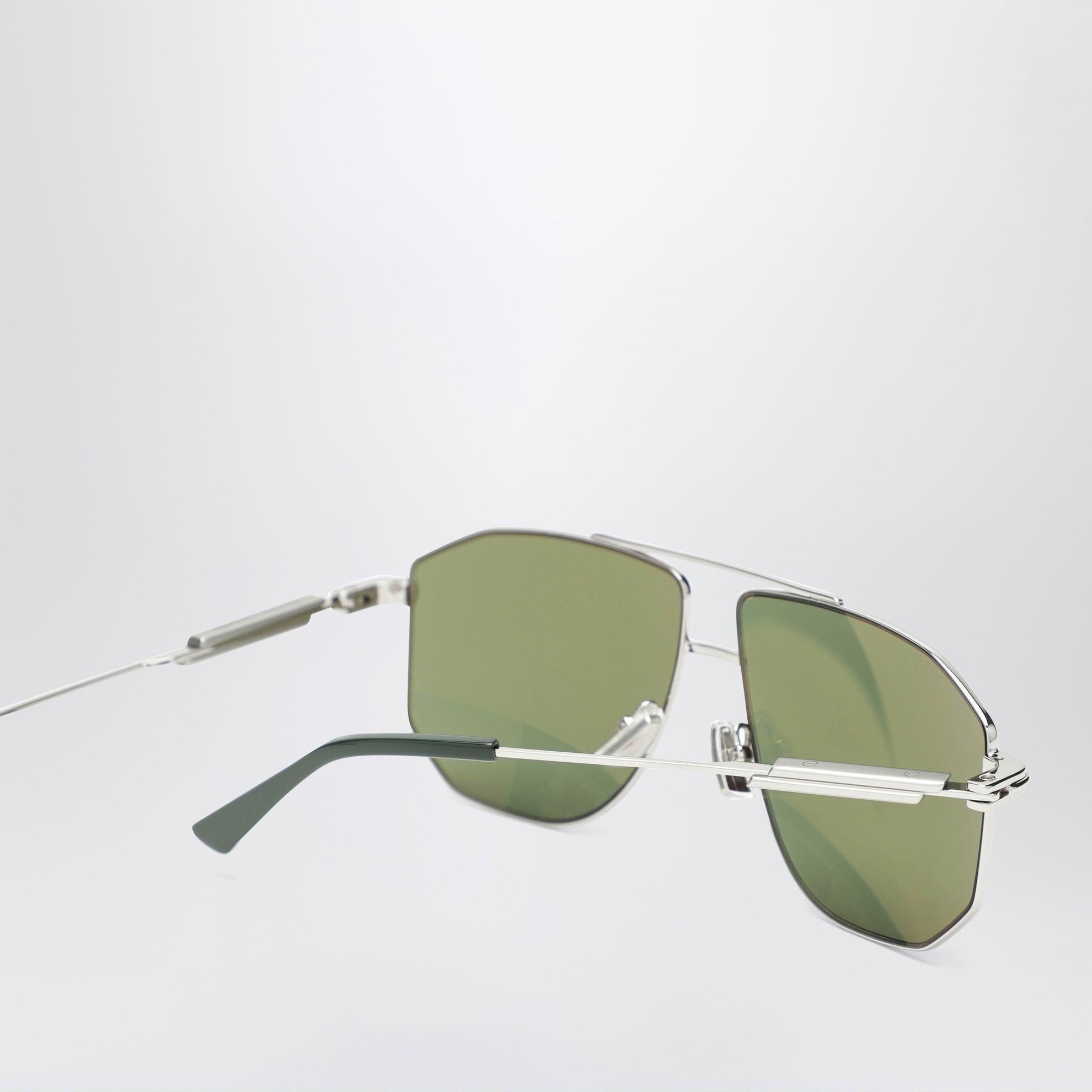 Lunettes de soleil argentées en métal