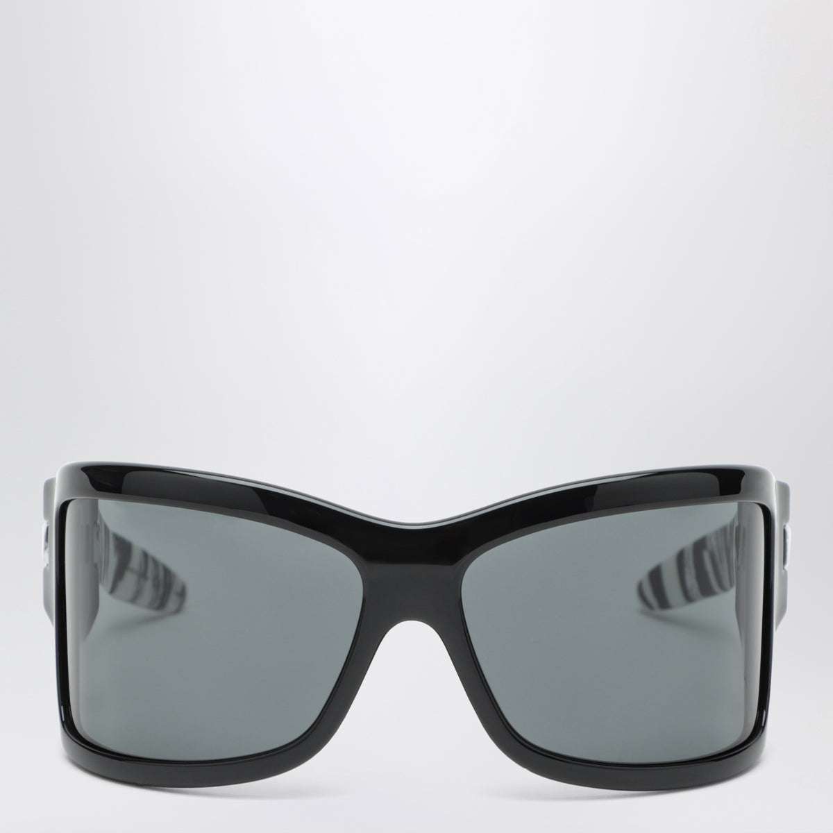 Schwarze Sonnenbrille mit Zebramuster an den Bügeln