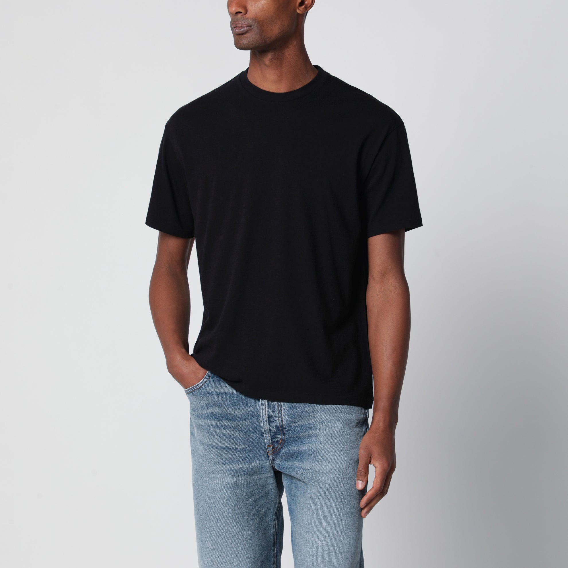 T-shirt girocollo in cotone nera