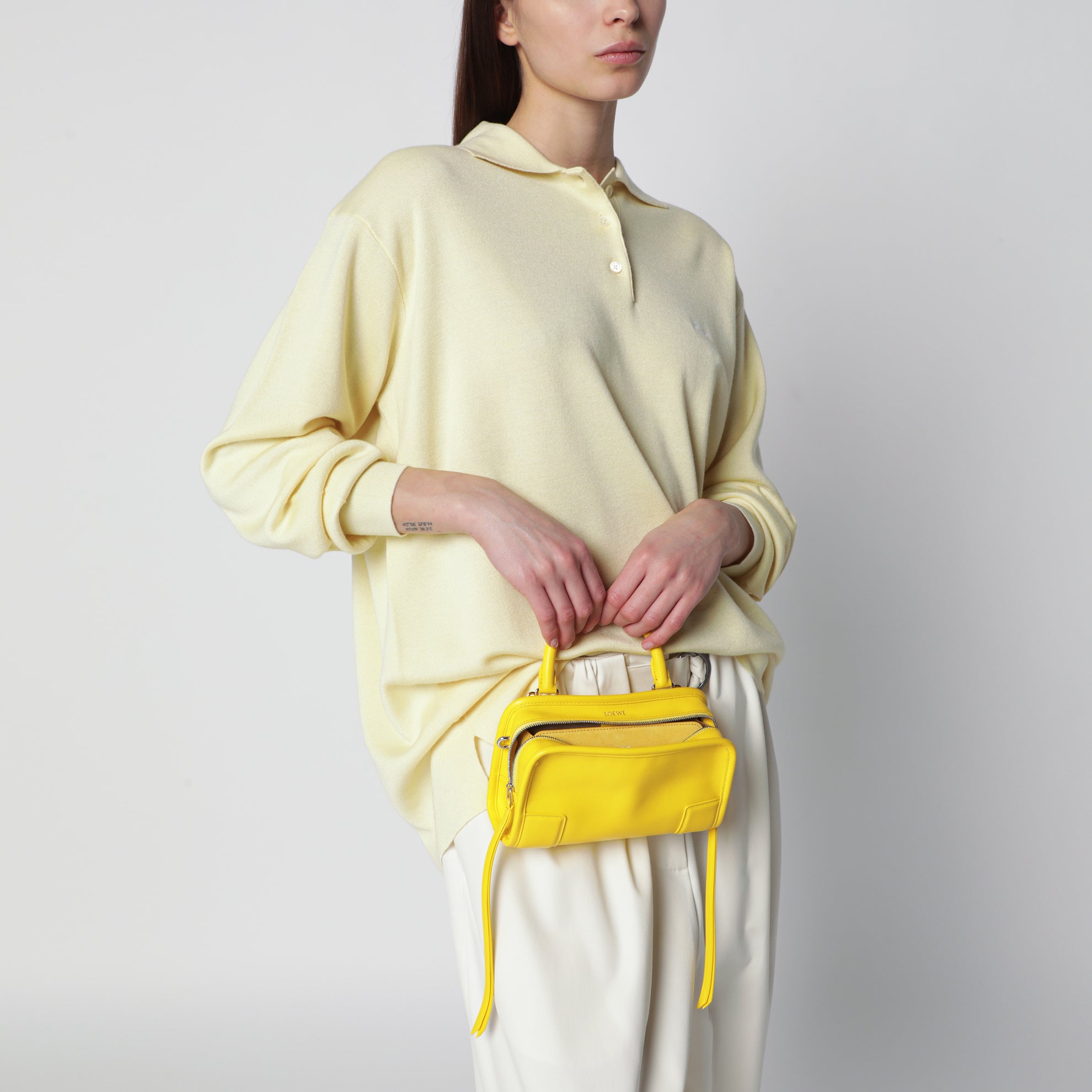 Mini-Handtasche Amazona aus genarbtem Kalbsleder in Gelb
