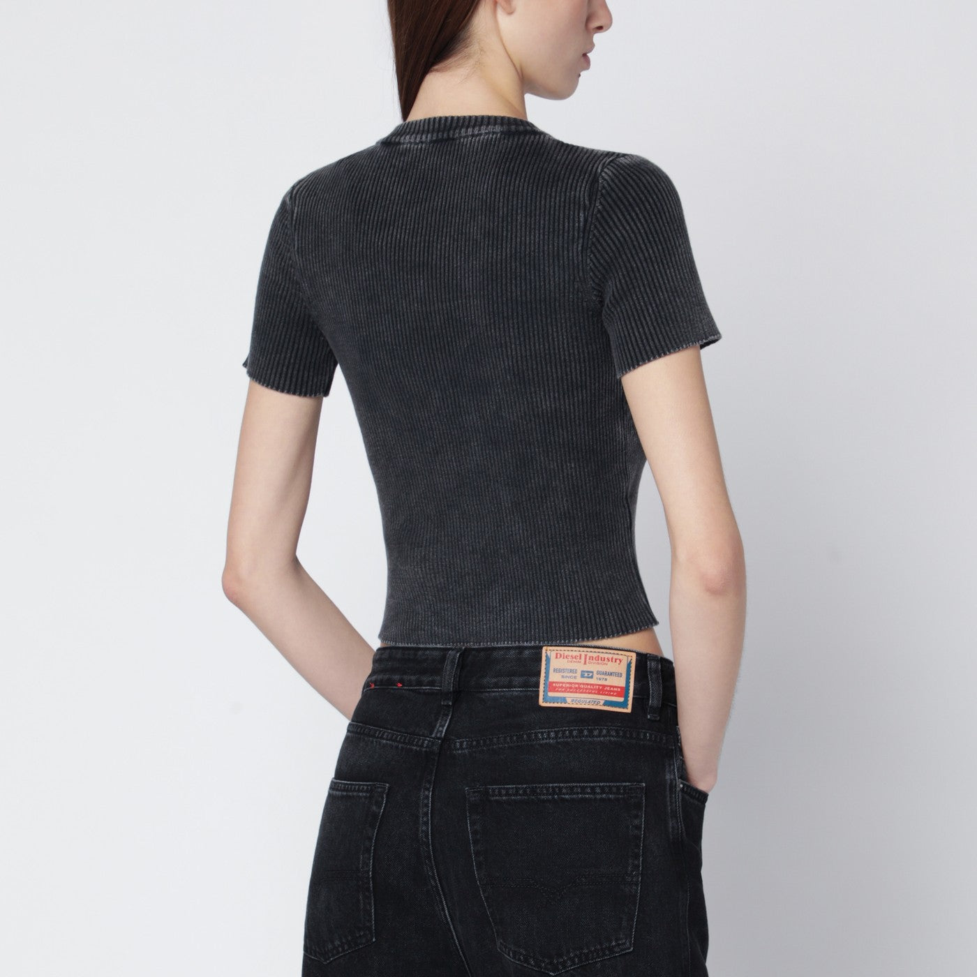 Cropped washed black T-shirt with metallic Oval D