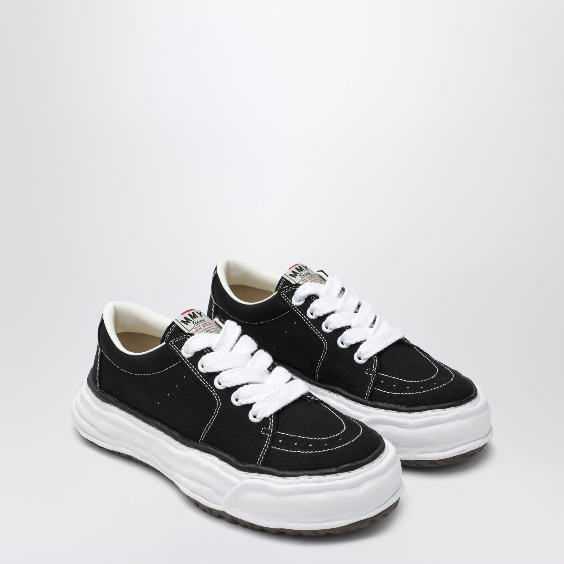 Eric sneakers in black canvas
