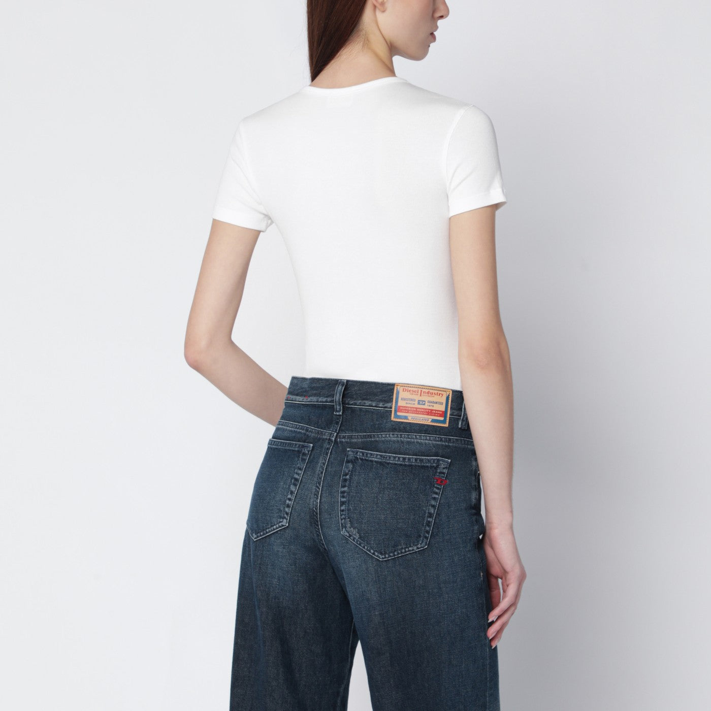 T-shirt bianca con Oval D metallico