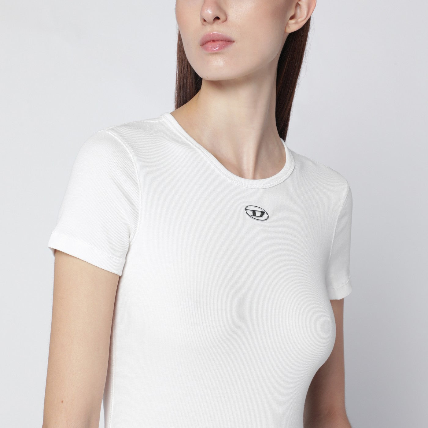 T-shirt bianca con Oval D metallico