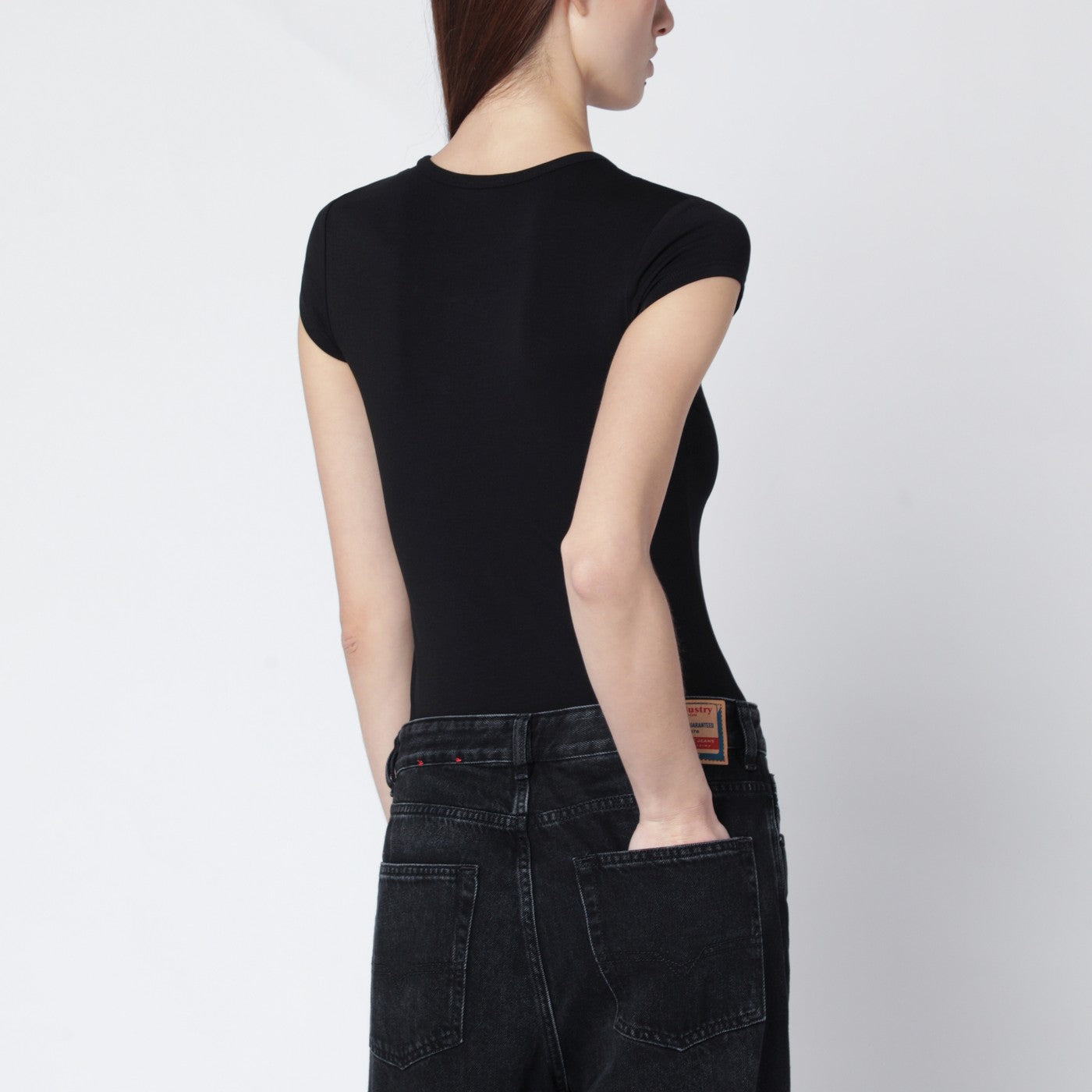 T-Angie schwarzes T-Shirt mit gelasertem Oval D
