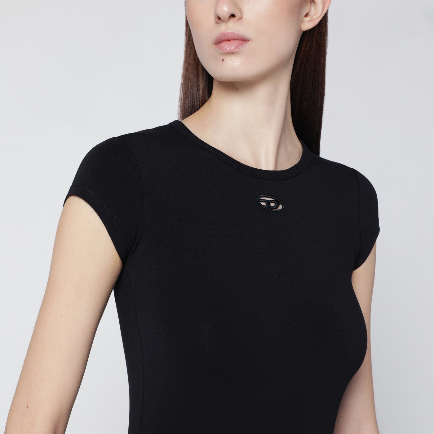 T-Angie schwarzes T-Shirt mit gelasertem Oval D
