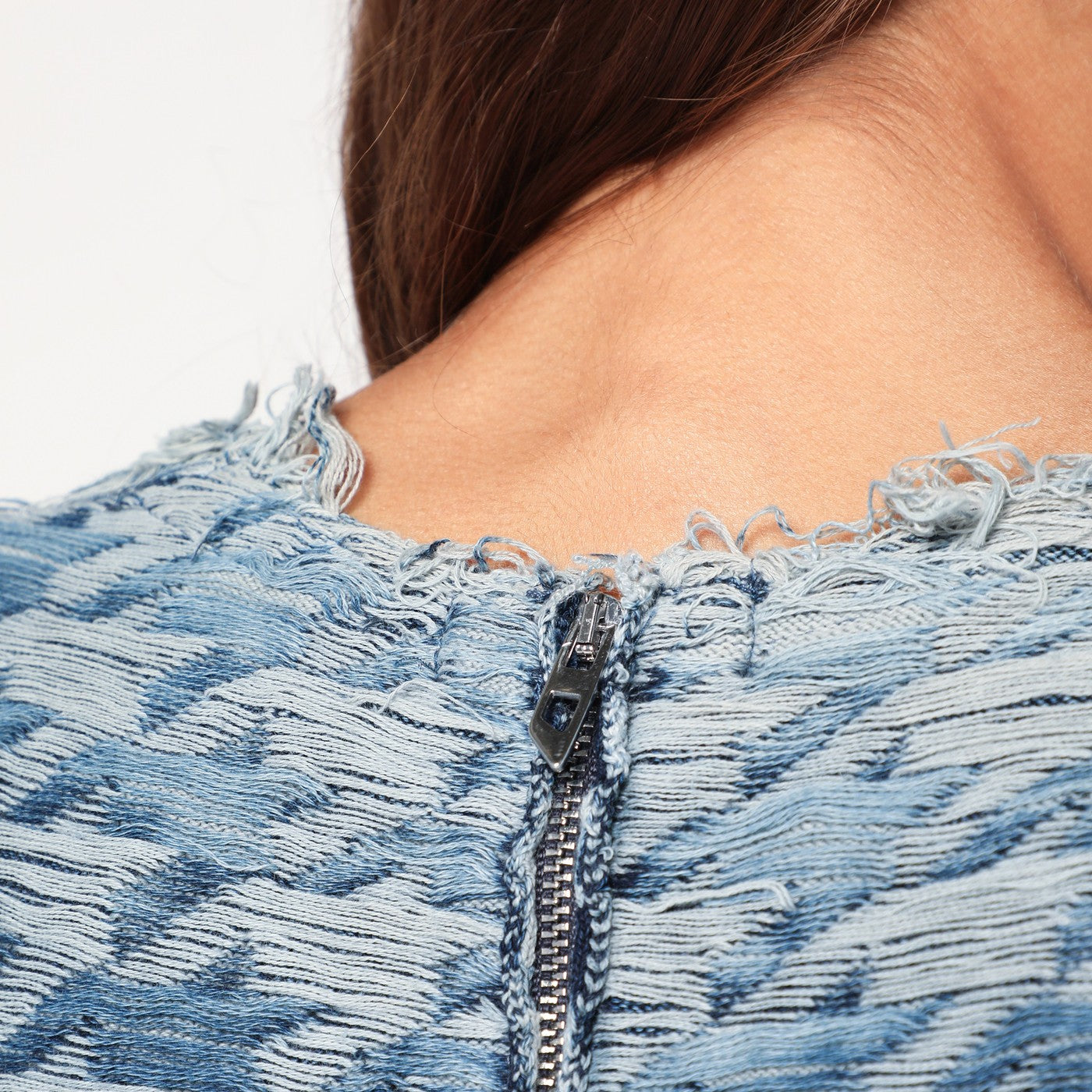 Blau/hellgraues gemustertes Kleid