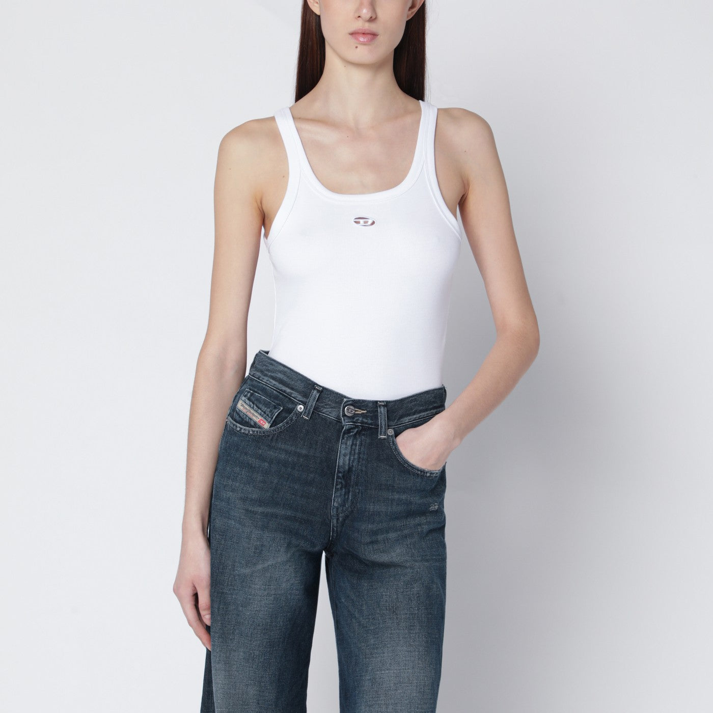 Canotta T-Wife bianca con Oval D laser-cut 
