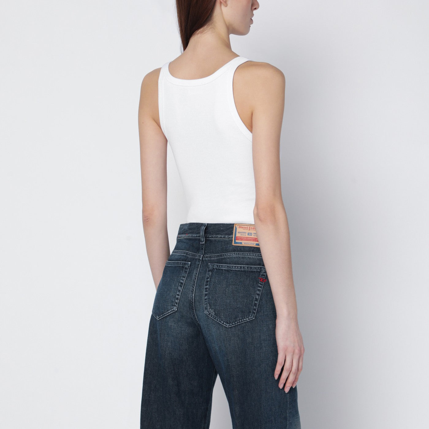 Canotta T-Wife bianca con Oval D laser-cut 