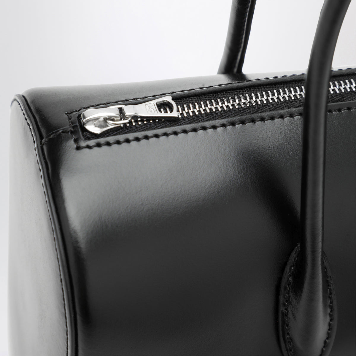 Schwarze Mini-Boston-Tasche aus Rindsleder