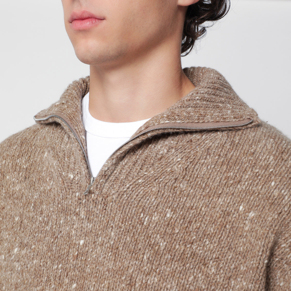 Brauner melierter Pullover aus Wolle