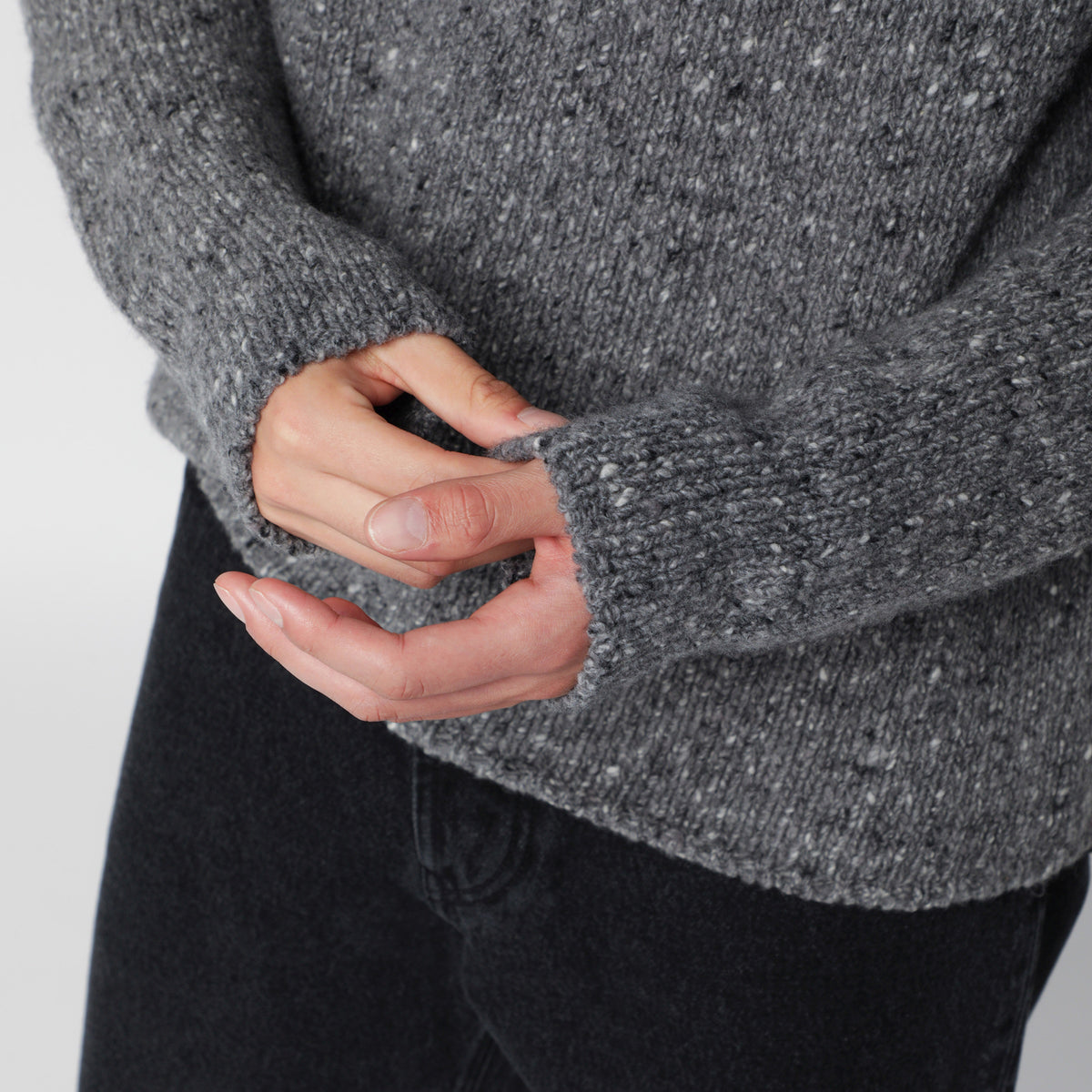 Maglia girocollo grigio antracite in lana