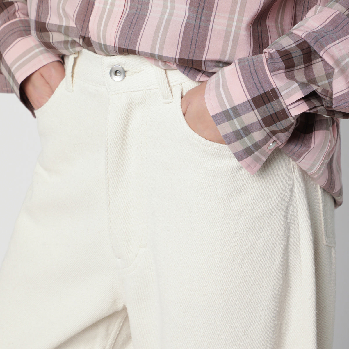 Pantaloni ampi avorio in denim di seta