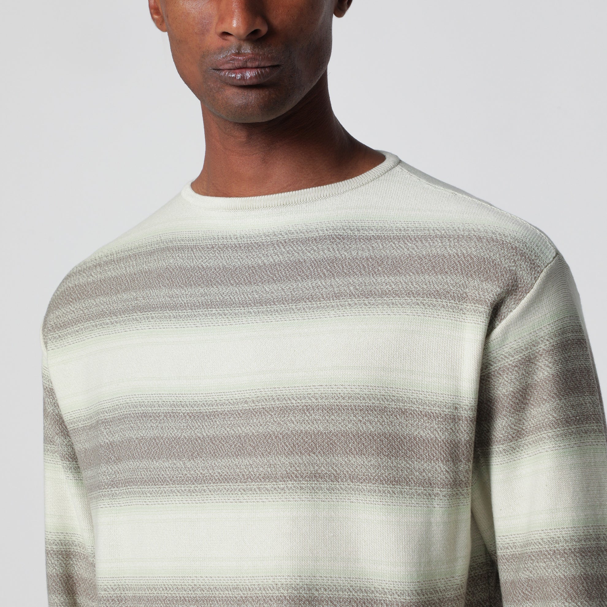 Maglia in cotone e seta grigio lime a righe
