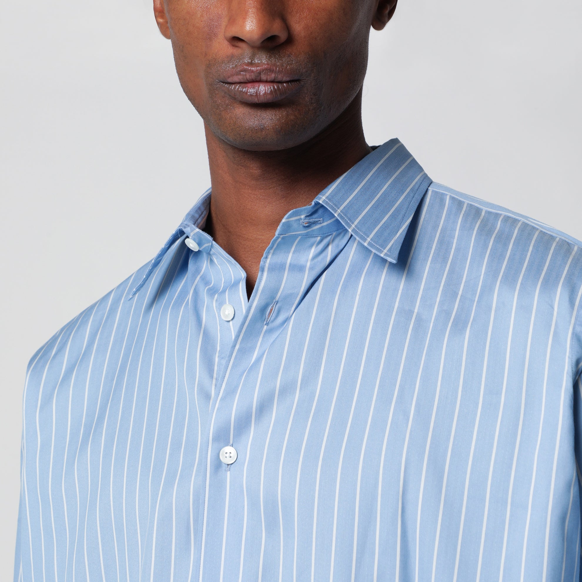Chemise rayée bleu clair en coton et soie