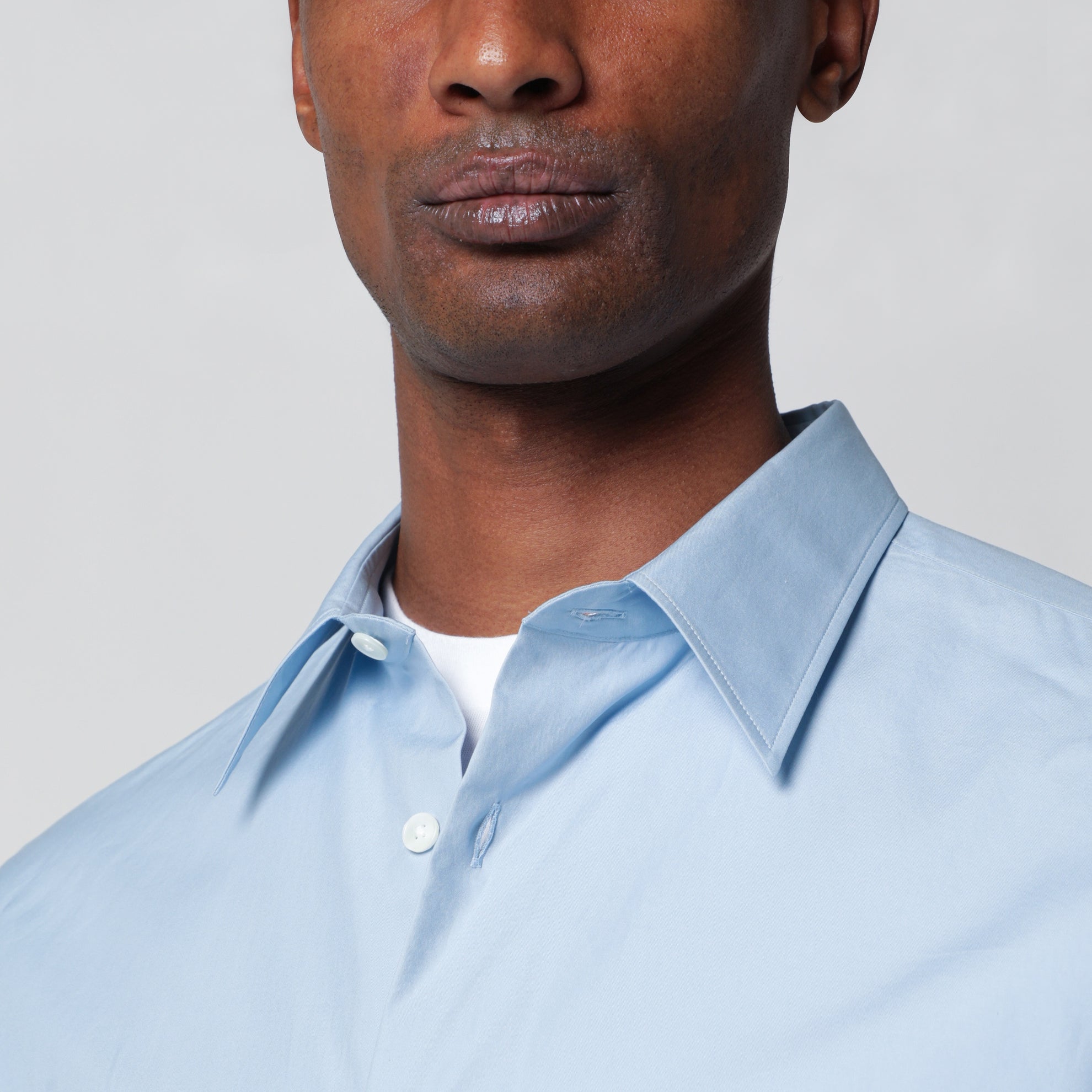 Camicia slim in twill di cotone azzurra