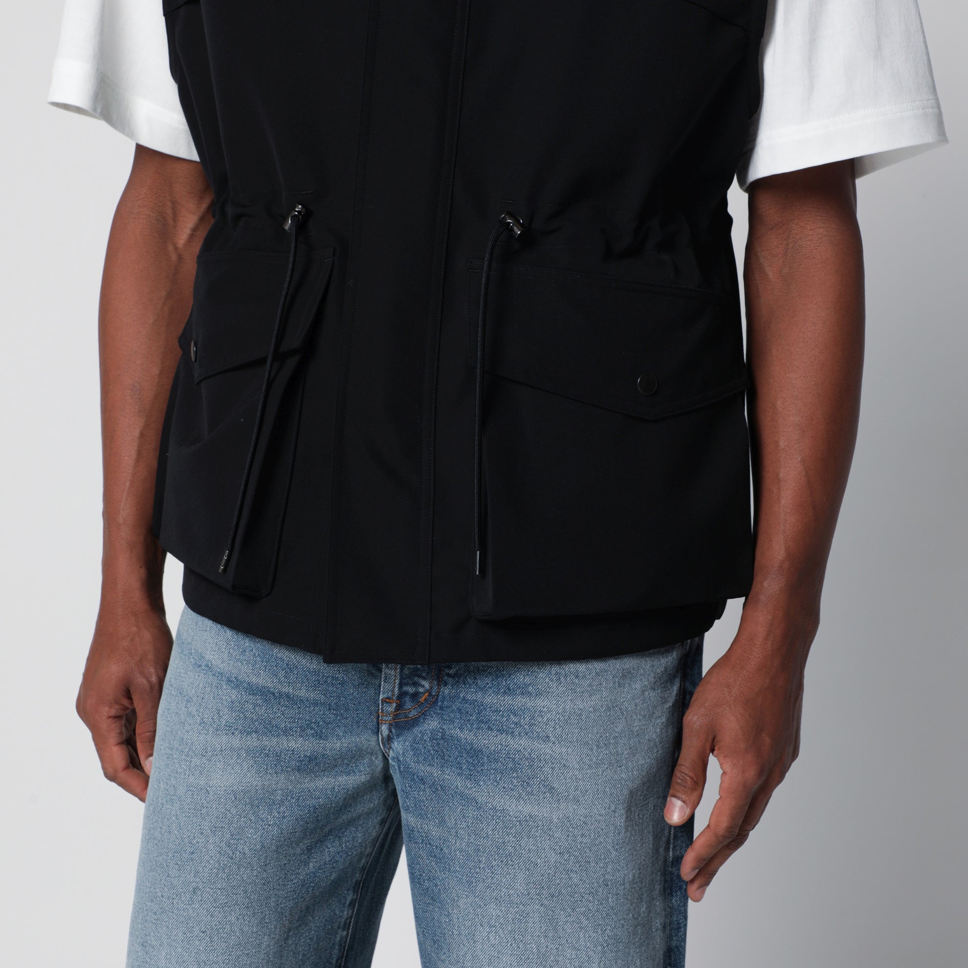 Gilet in tela di lana nero con coulisse
