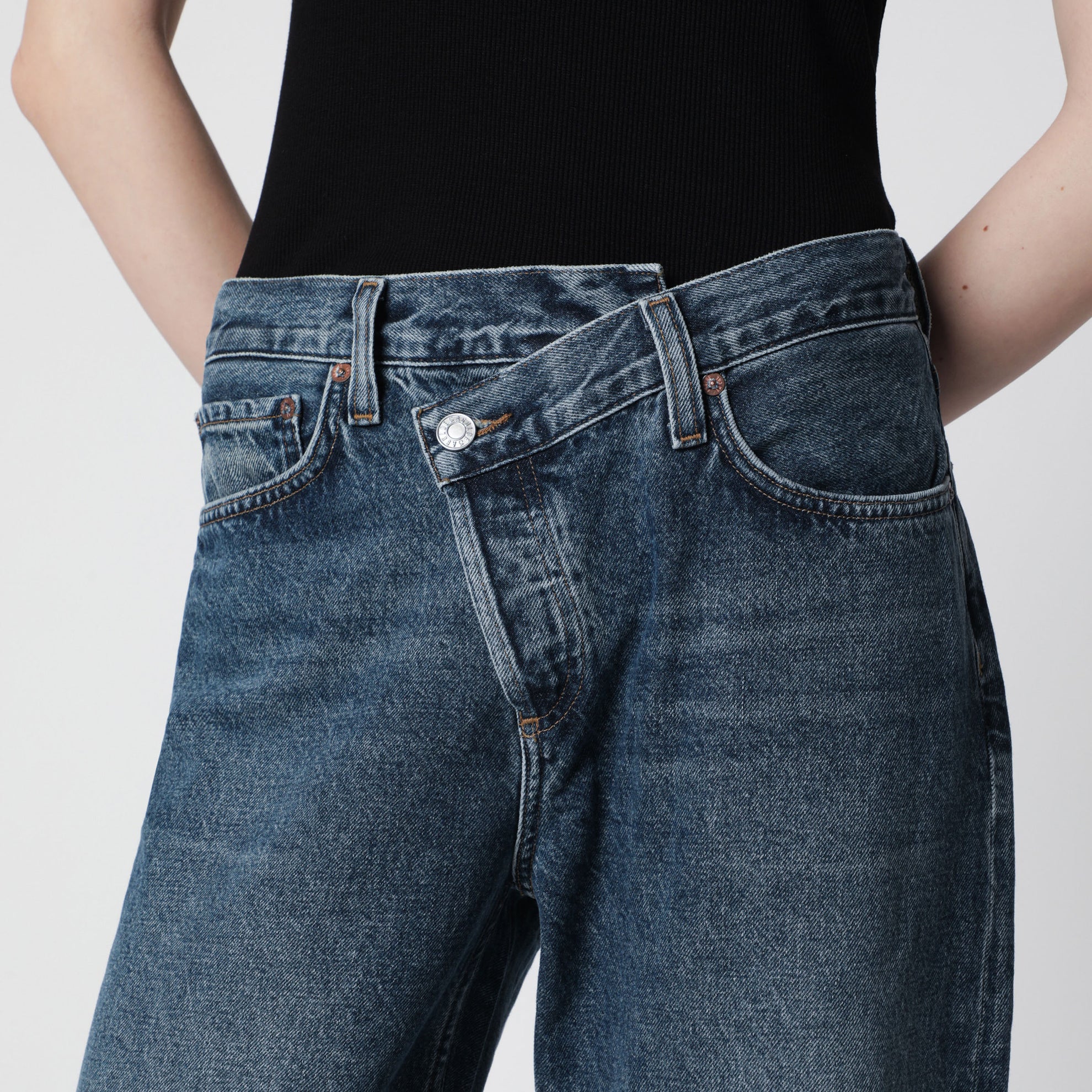 Jean Arc Criss Cross en denim indigo foncé