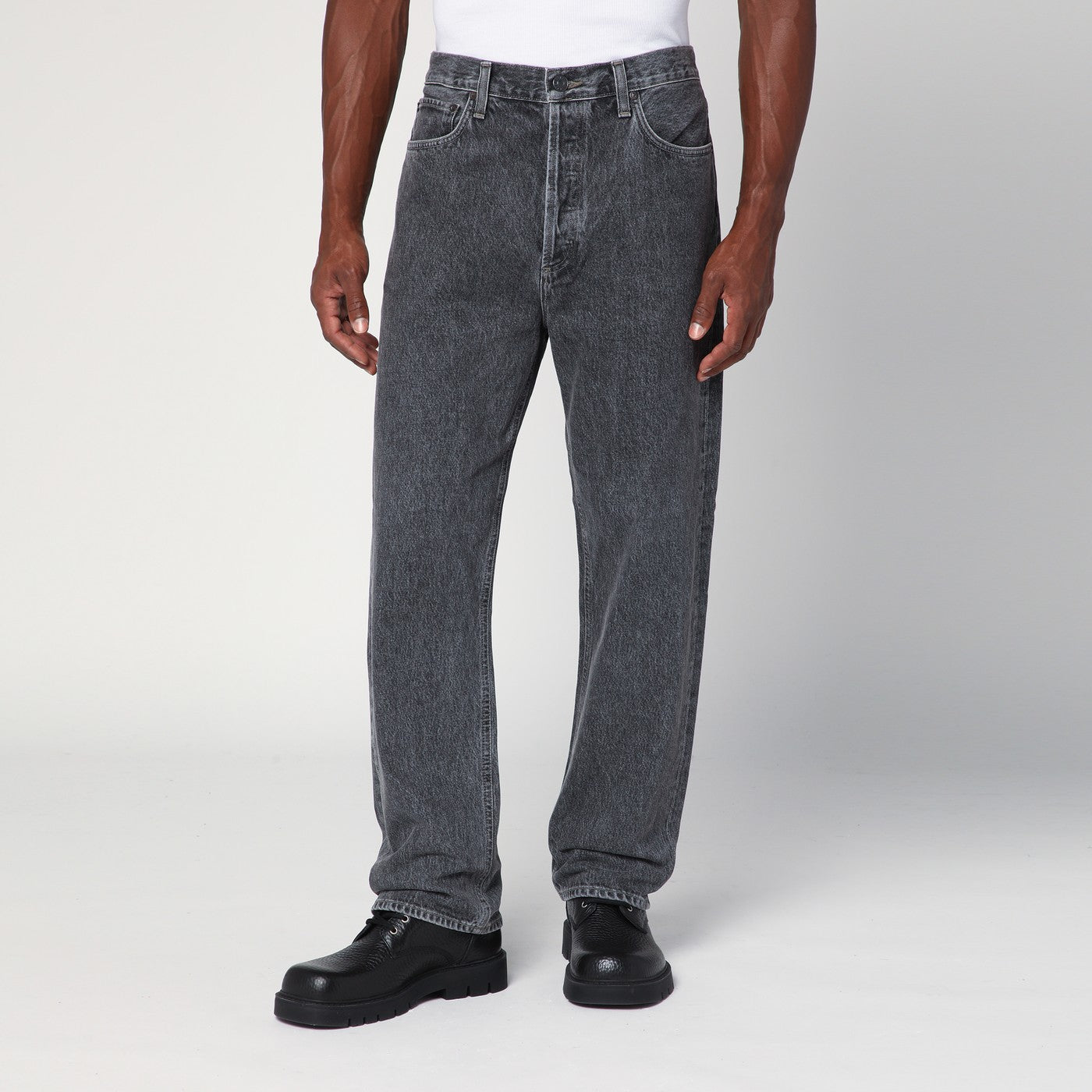 Jeans in verwaschenem Grau