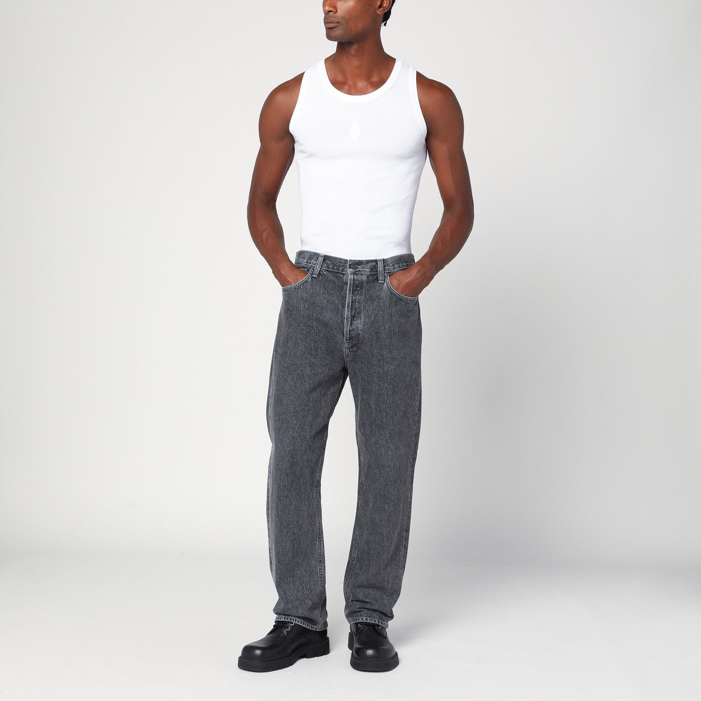 Jeans in verwaschenem Grau