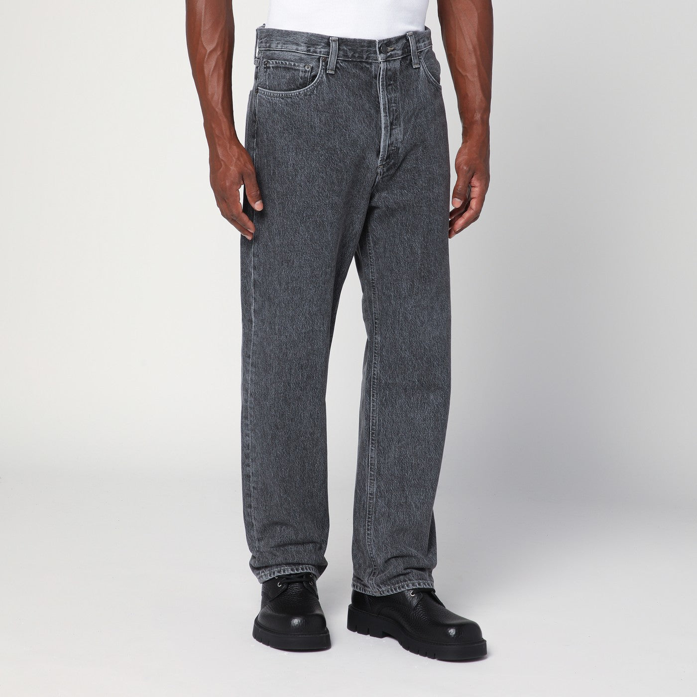 Jeans in verwaschenem Grau