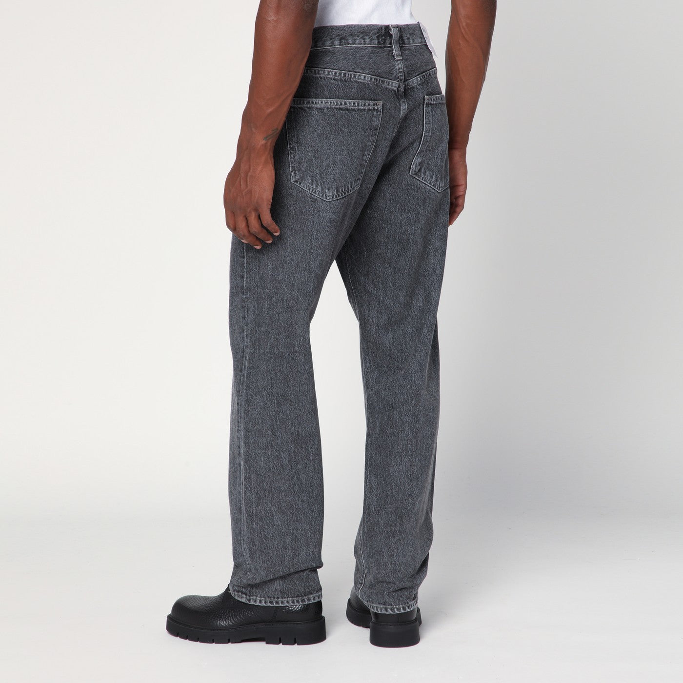 Jeans in verwaschenem Grau
