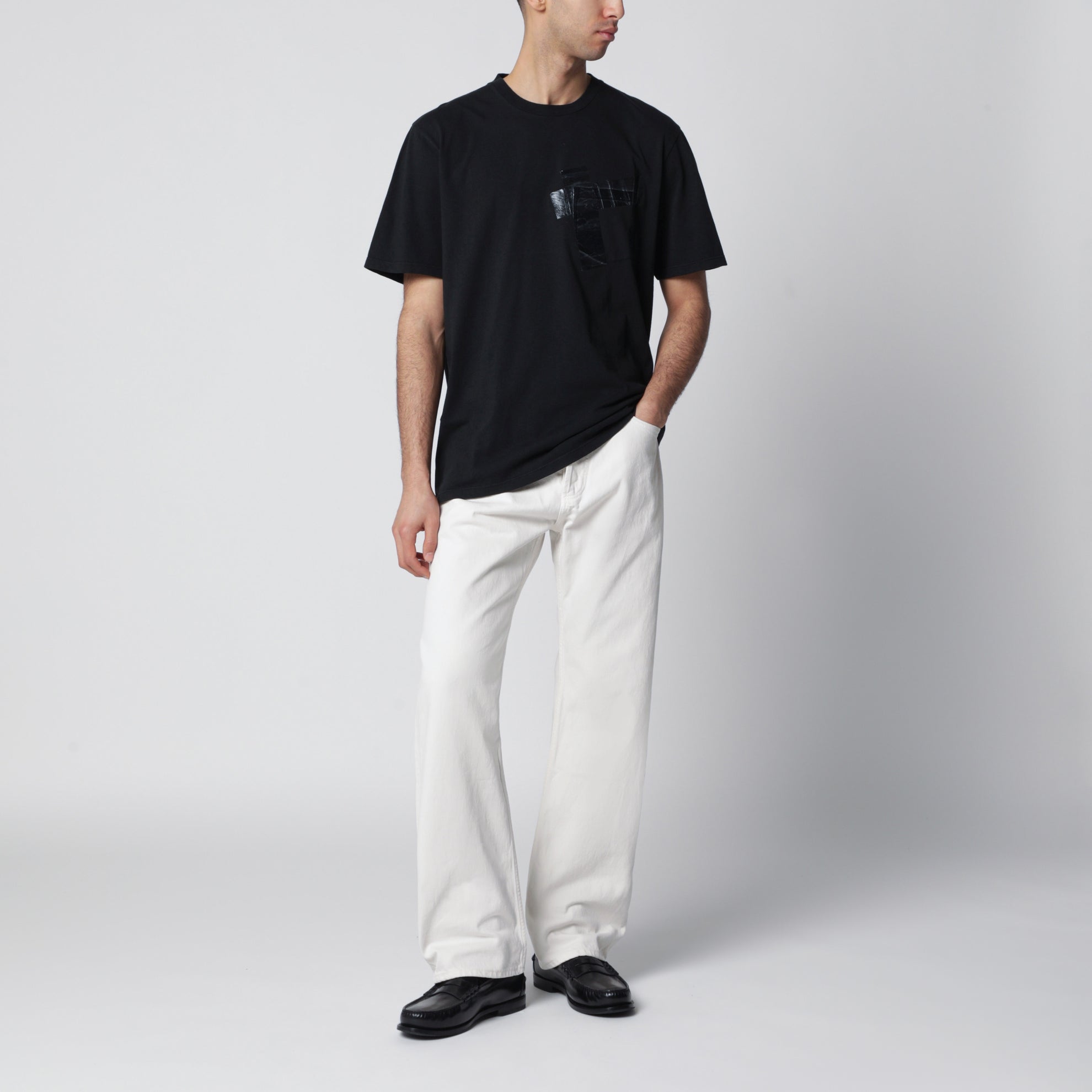 White trousers in regenerated denim