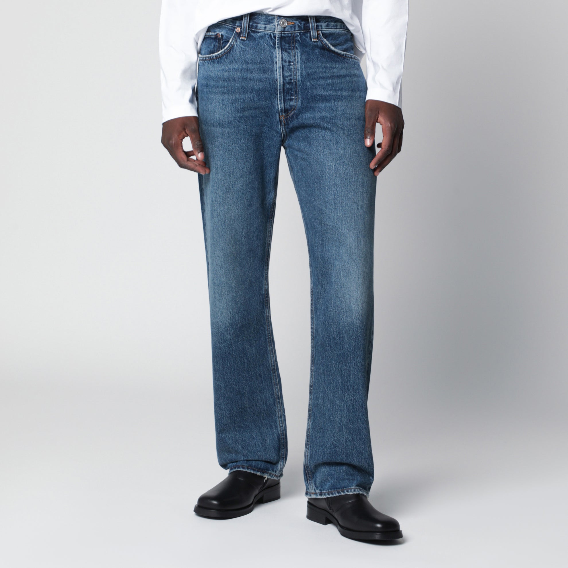 90's jeans in washed blue denim