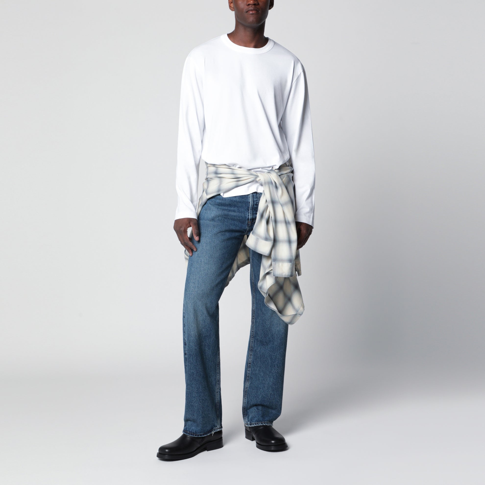90's jeans in washed blue denim