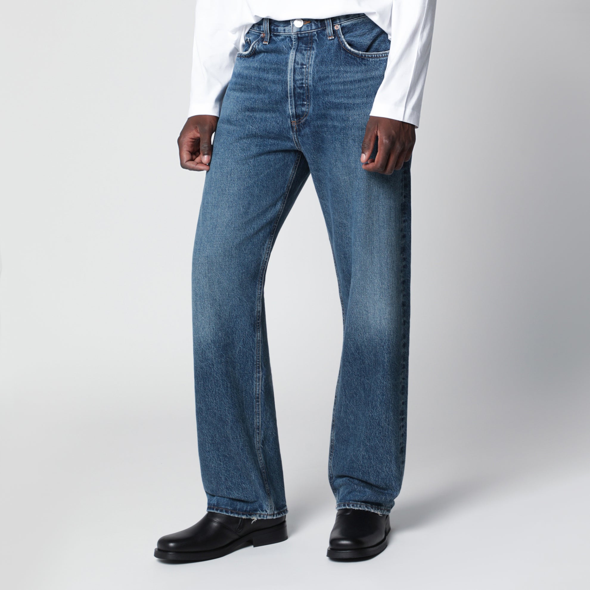 90's jeans in washed blue denim
