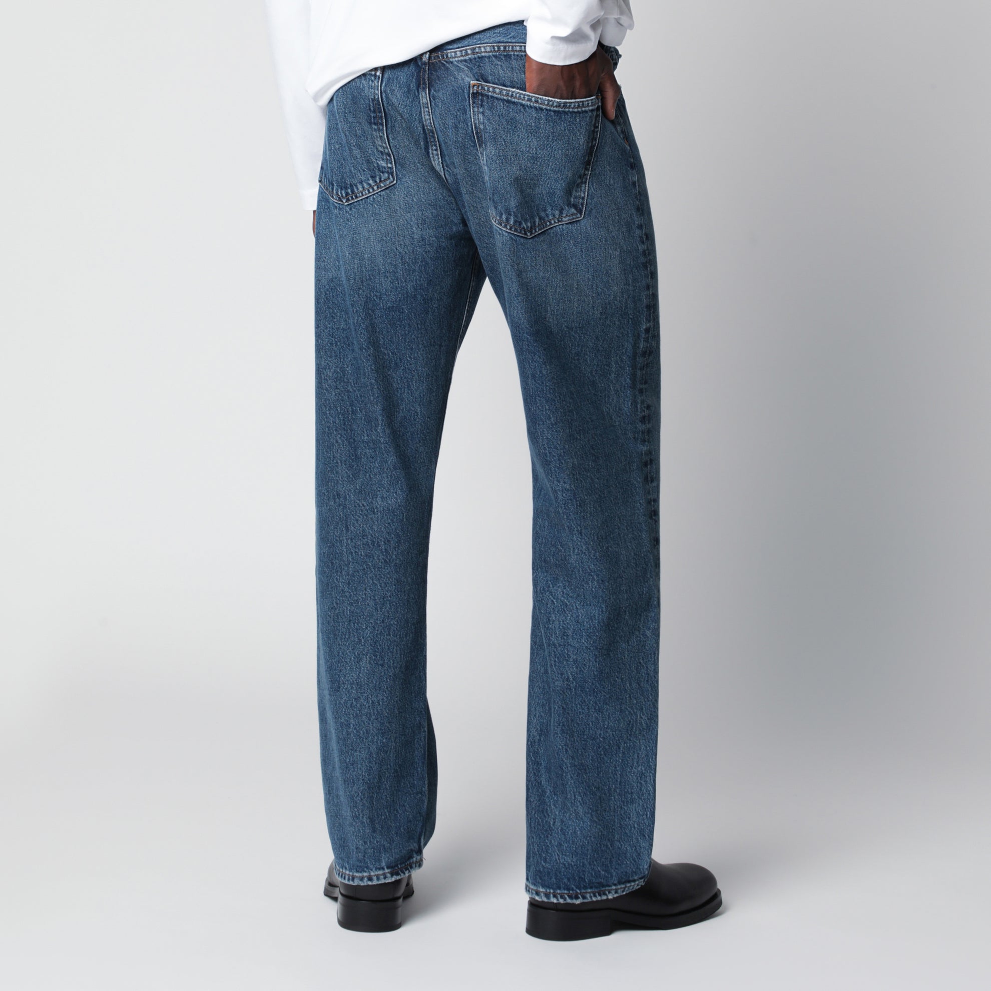 90's jeans in washed blue denim