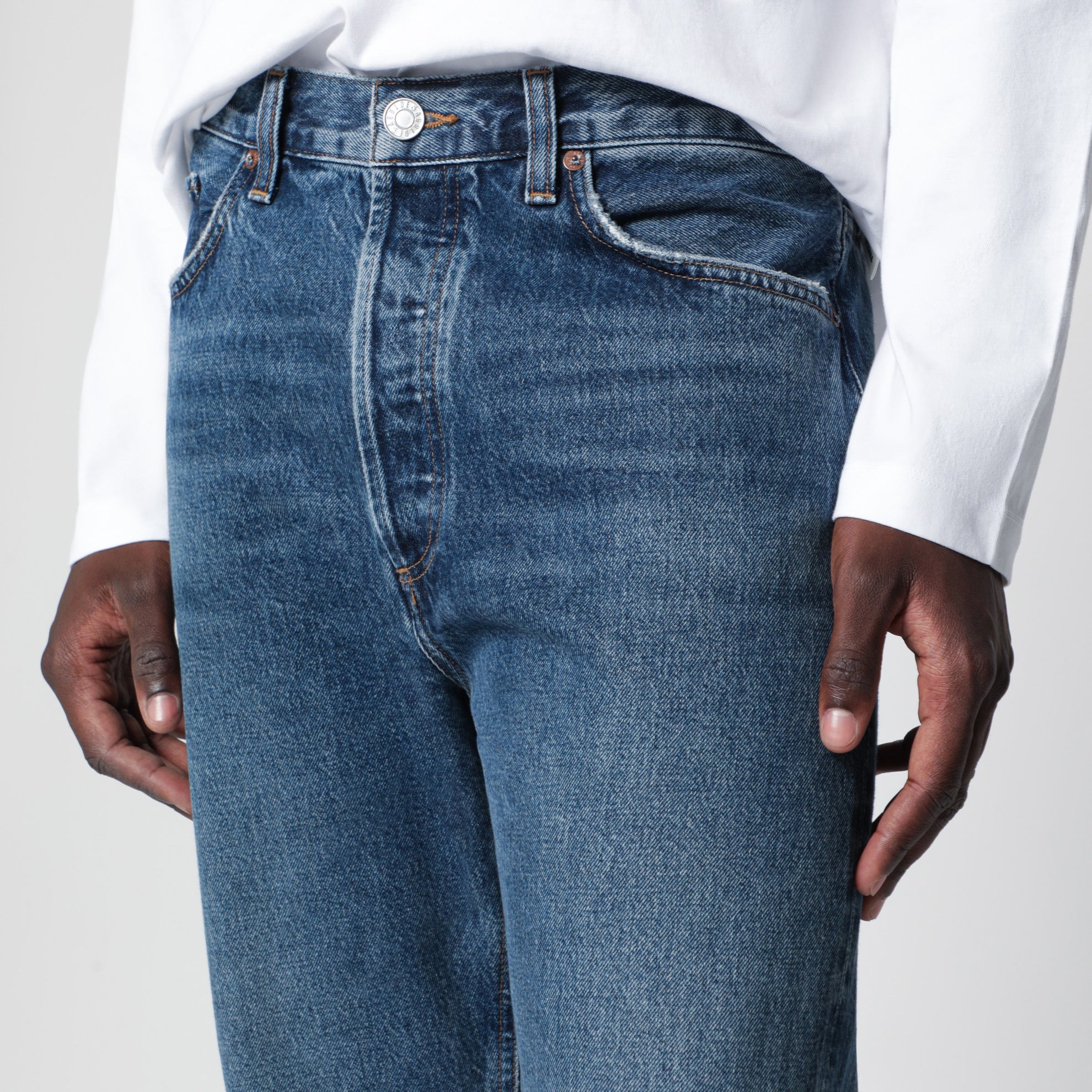 90's jeans in washed blue denim