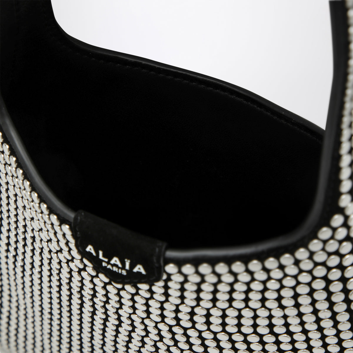 Borsa hobo piccola nera in pelle con borchie