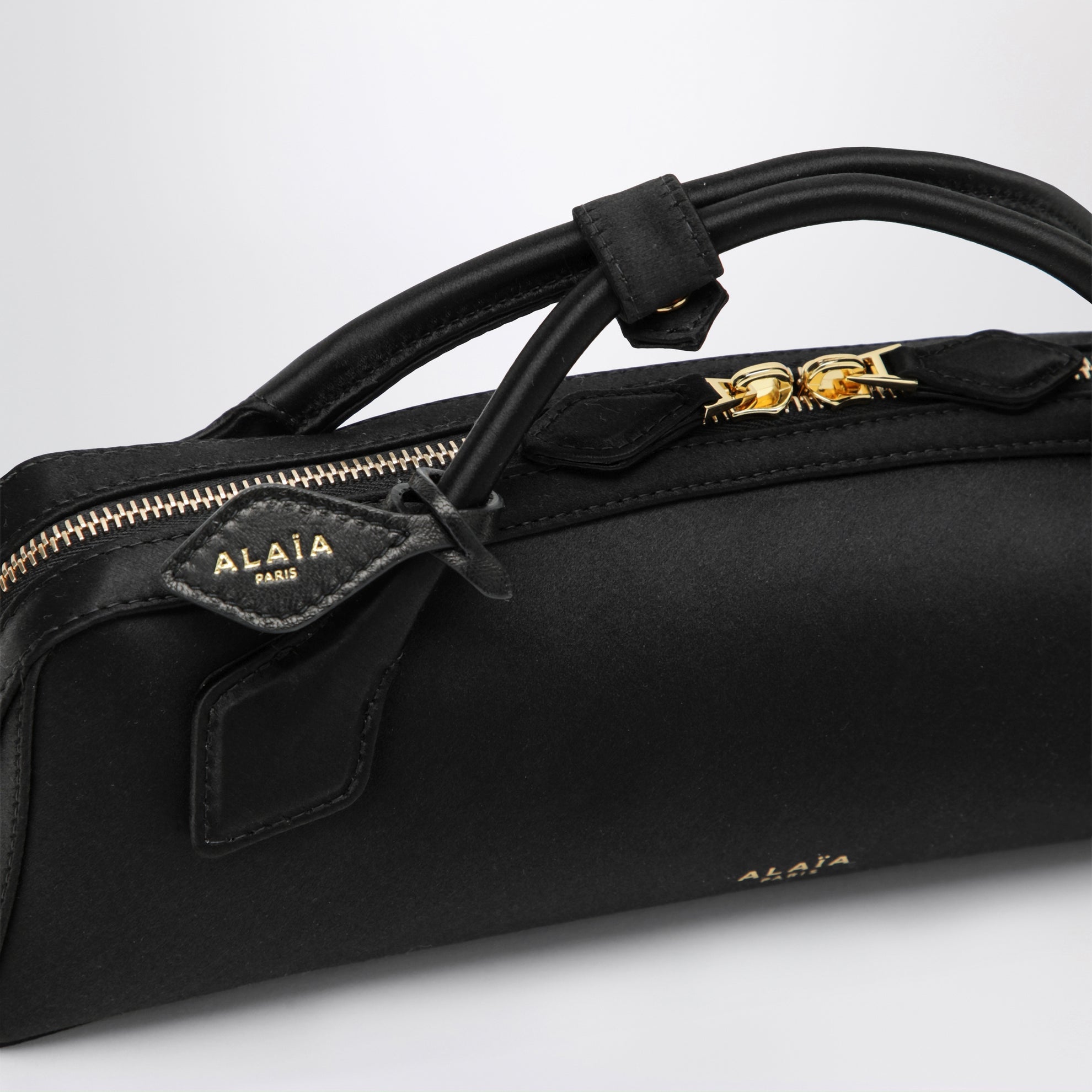 Pochette Le Teckel in raso di seta nera
