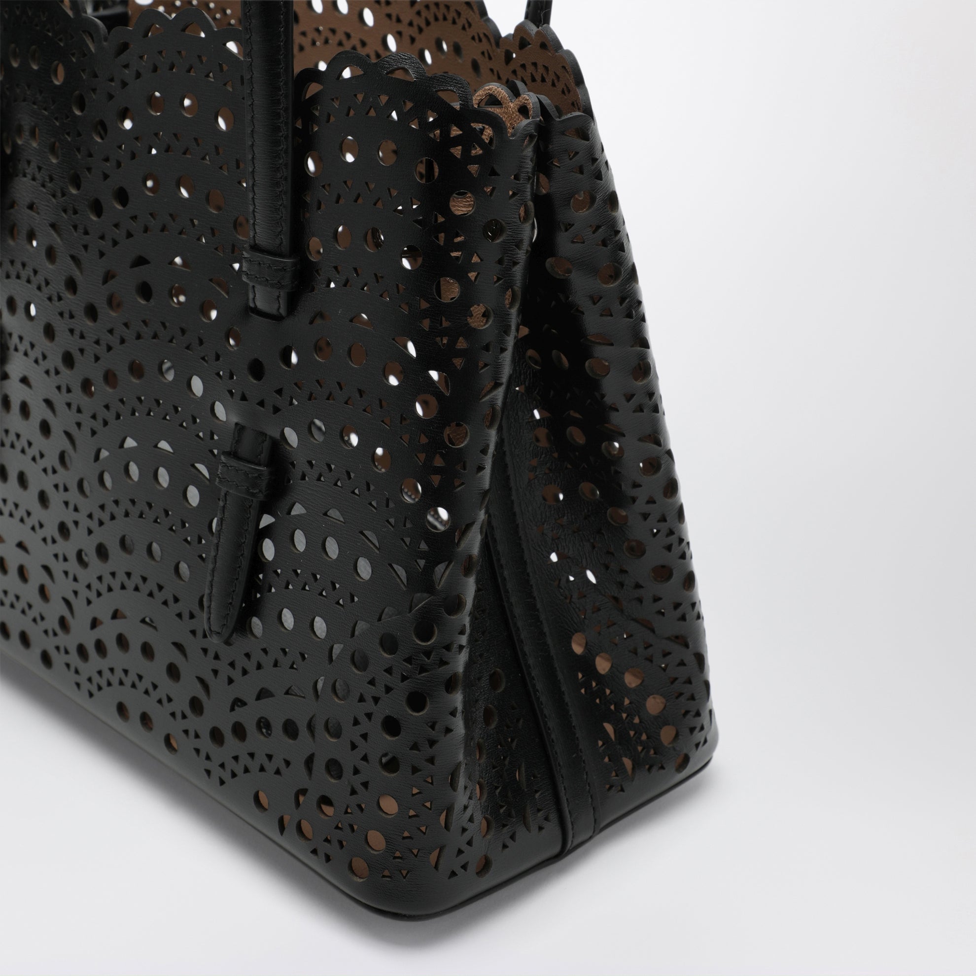 Mina 25 black wavy Vienne calfskin leather bag
