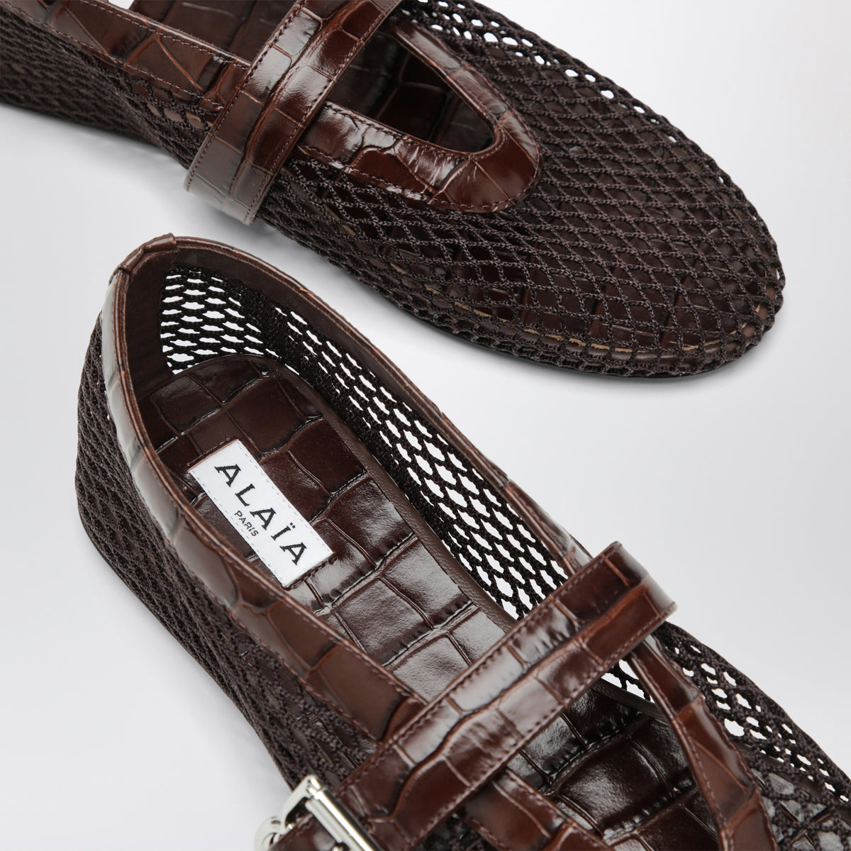 Braune Ballerinas aus Mesh und Leder in Kroko-Optik