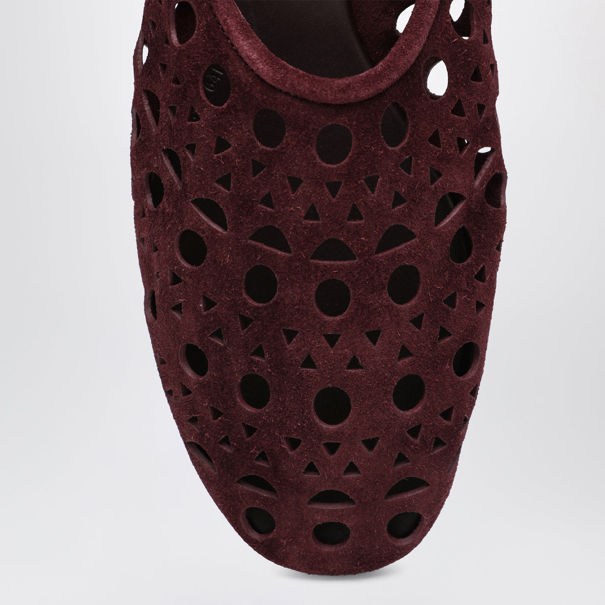 Slippers Vienne perforées en daim couleur cerise