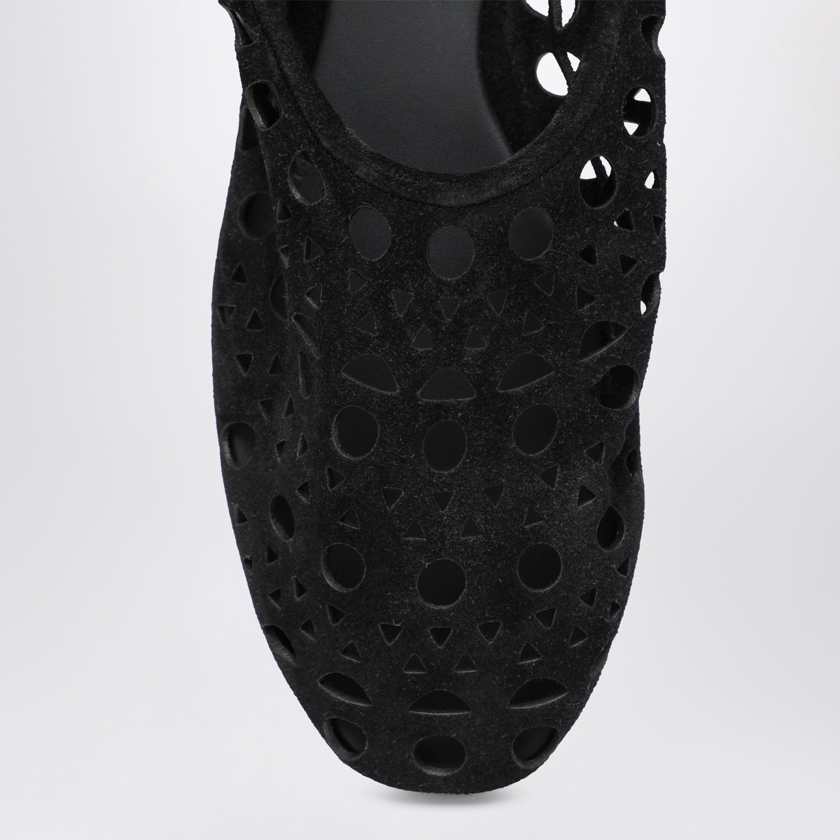 Slippers Vienne perforées en daim noir