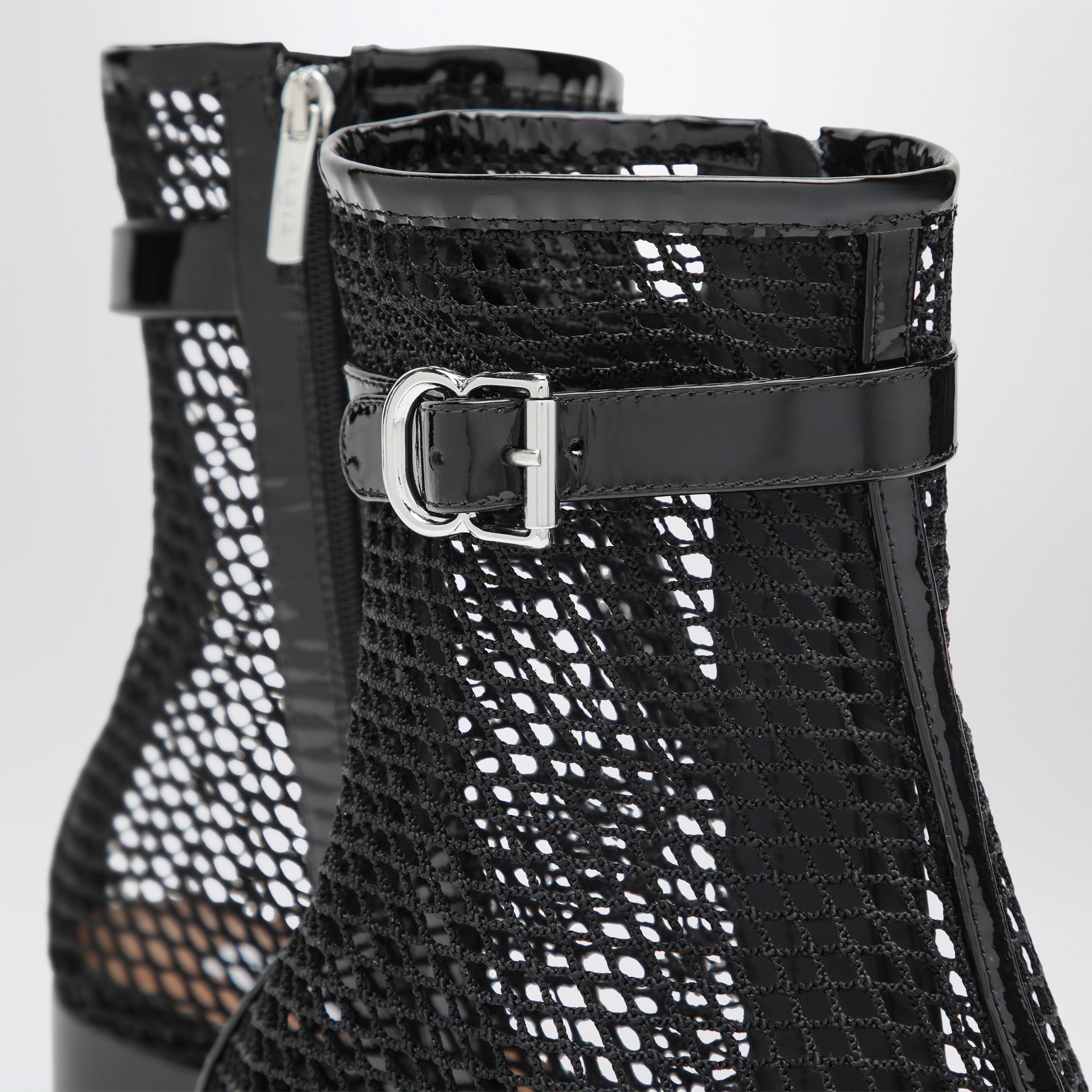 55 Stiefel aus Mesh in Schwarz