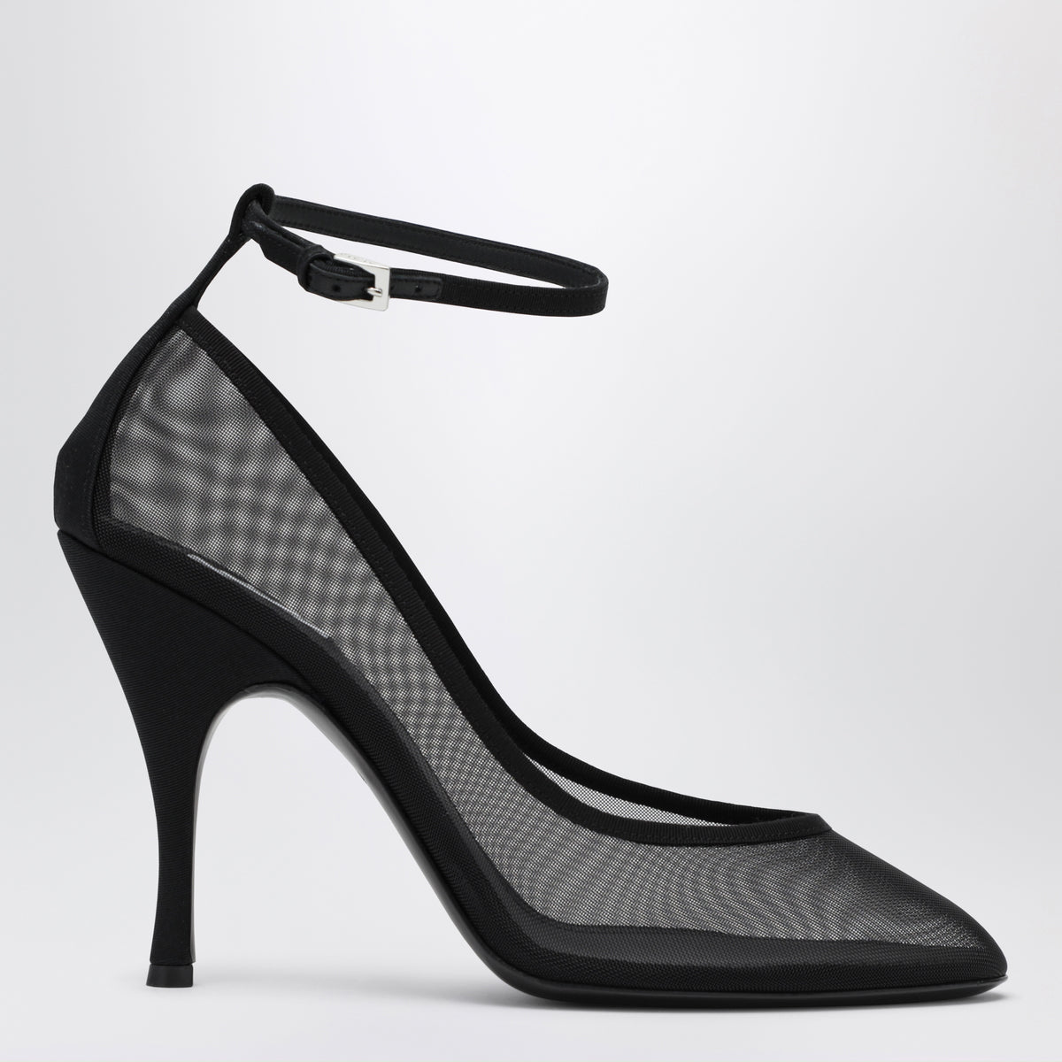 Black pumps in transparent mesh