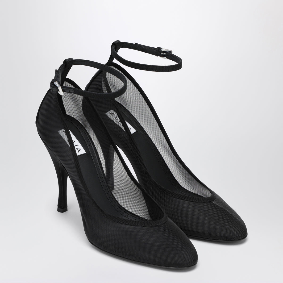 Black pumps in transparent mesh