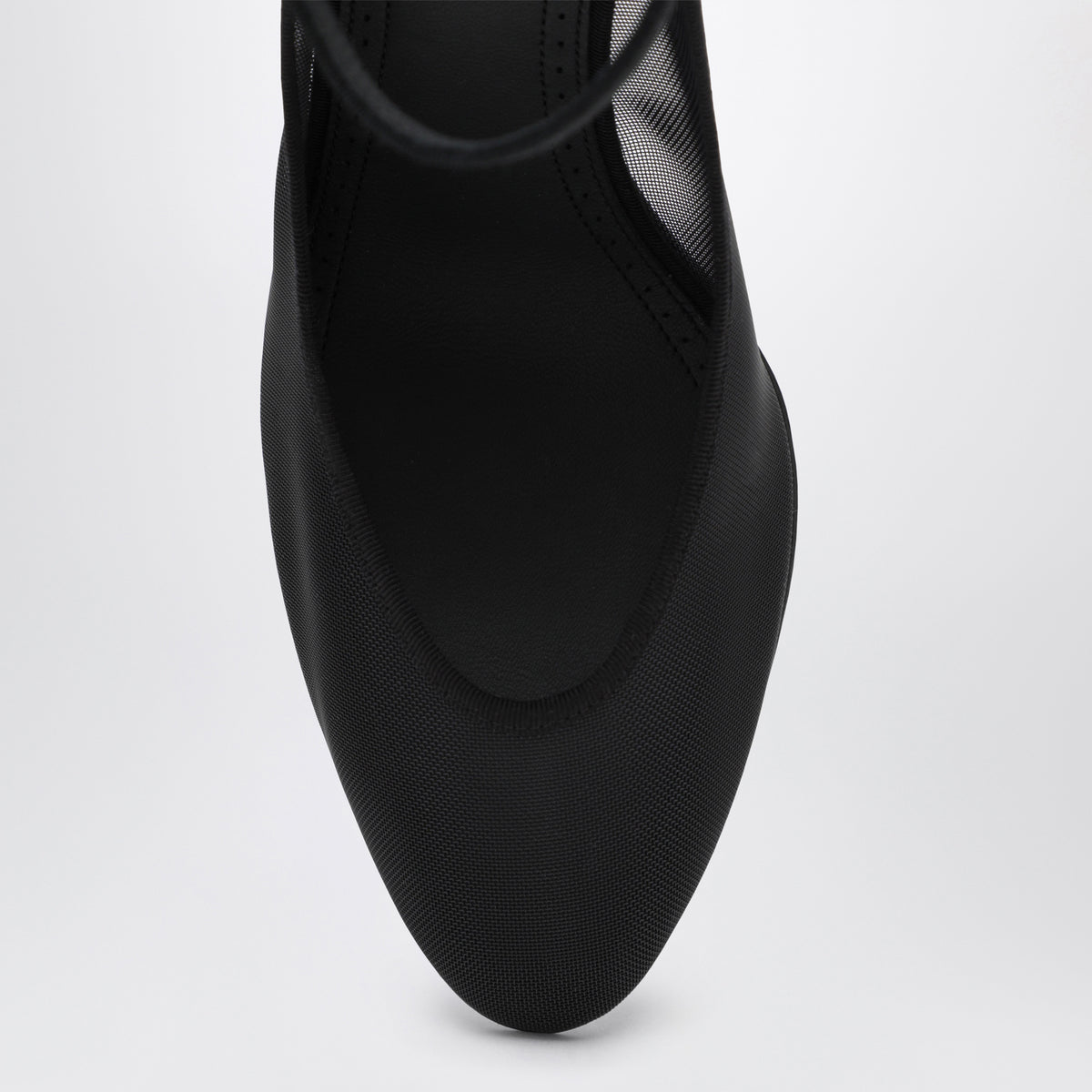 Black pumps in transparent mesh