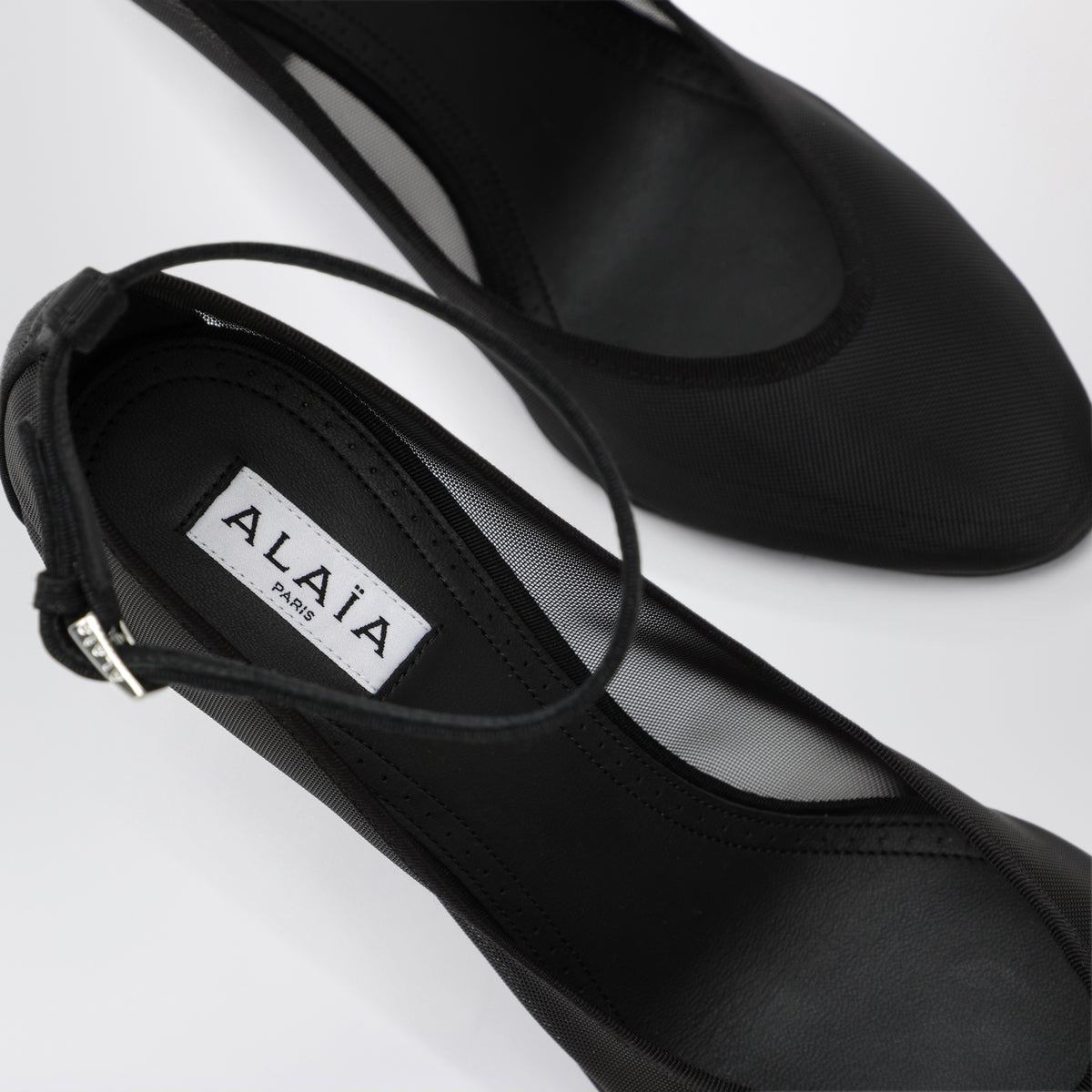 Black pumps in transparent mesh